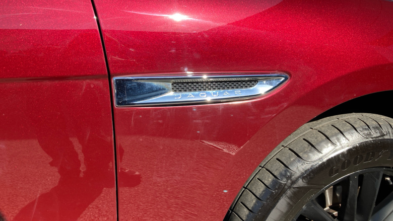 Jaguar F-Pace 2.0d Portfolio 5dr Auto AWD Diesel Estate